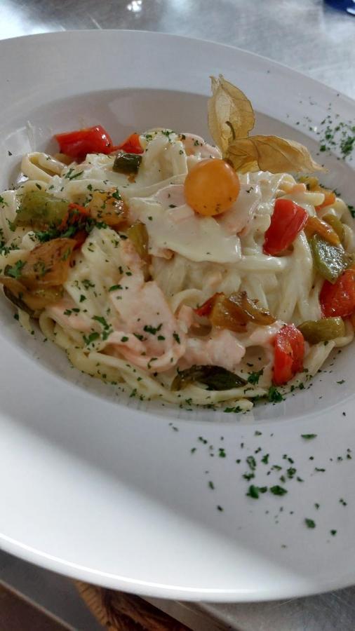 Hotel-Restaurant Kreuzhuber Neuburg am Inn Dış mekan fotoğraf