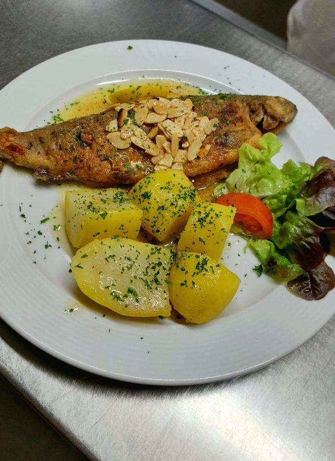 Hotel-Restaurant Kreuzhuber Neuburg am Inn Dış mekan fotoğraf